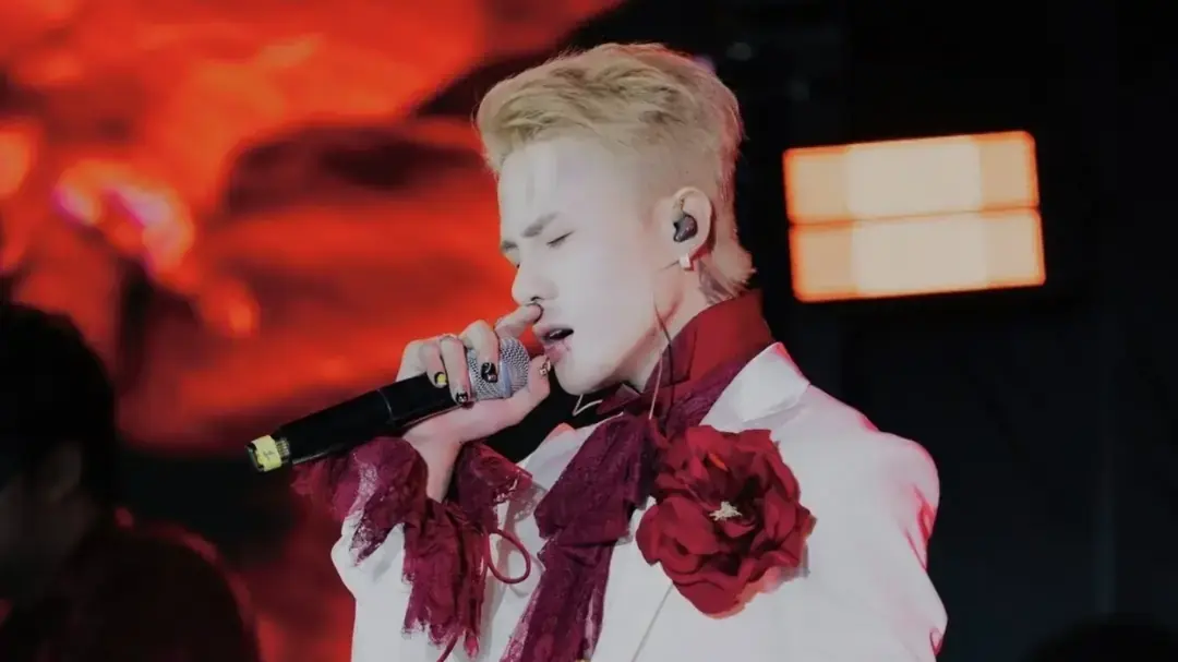 Jack tạm dừng biểu diễn sau khi hát ca từ phản cảm